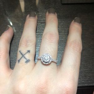 Women’s diamond ring white gold